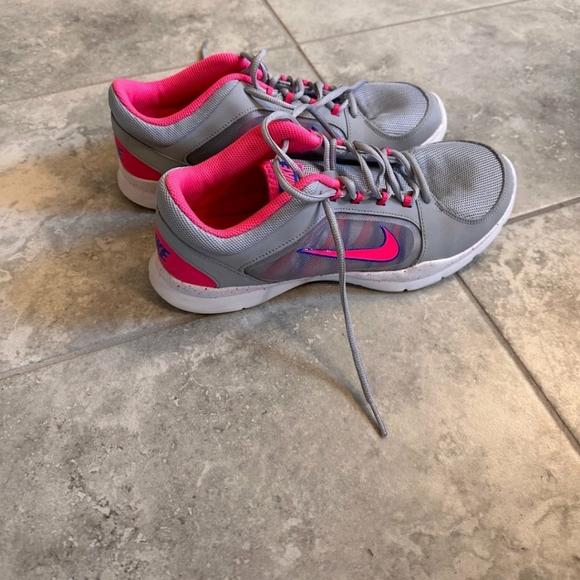 Nike training shoes - Picture 1 of 3